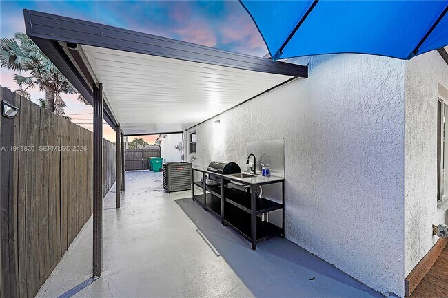 Building Photo - 4711 SW 42nd Terrace