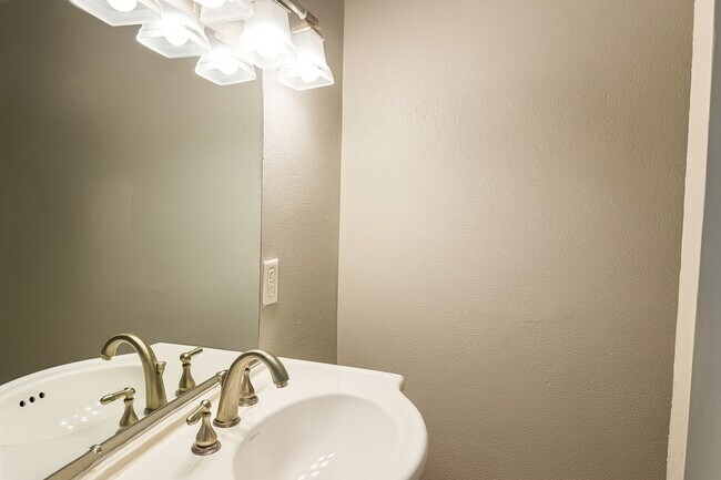 Building Photo - 816 1st St