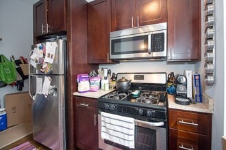 Building Photo - 2 Bedroom in Ukrainian Village /West Town / Noble Square - June 16th