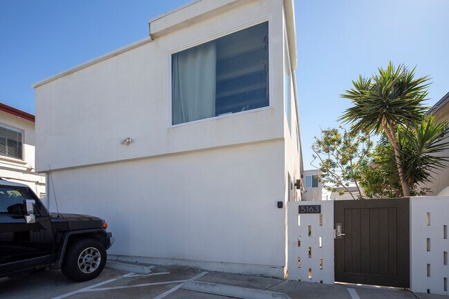 Building Photo - Modern Ocean Beach 1 Bed/1 Bath Apartment ...