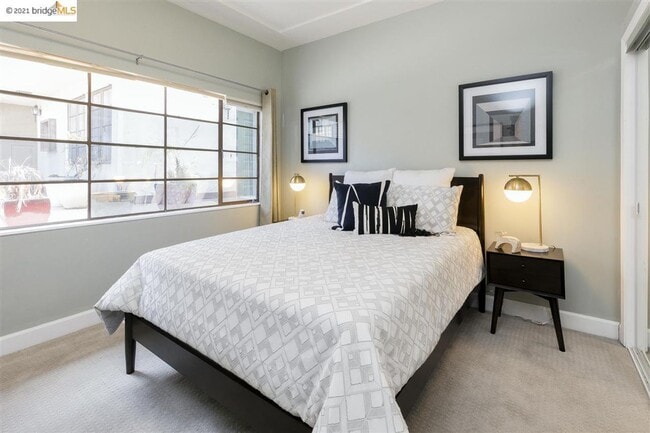 Building Photo - Beautiful Light-Filled 2BR/1BA Condo – Ste...