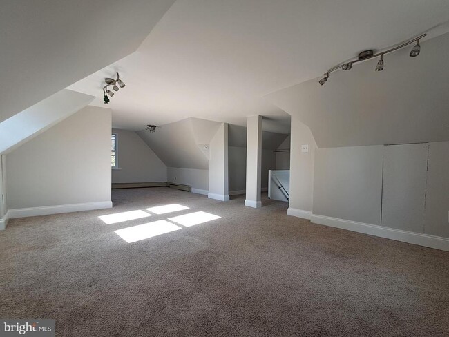 Building Photo - 108 S Clifton Ave