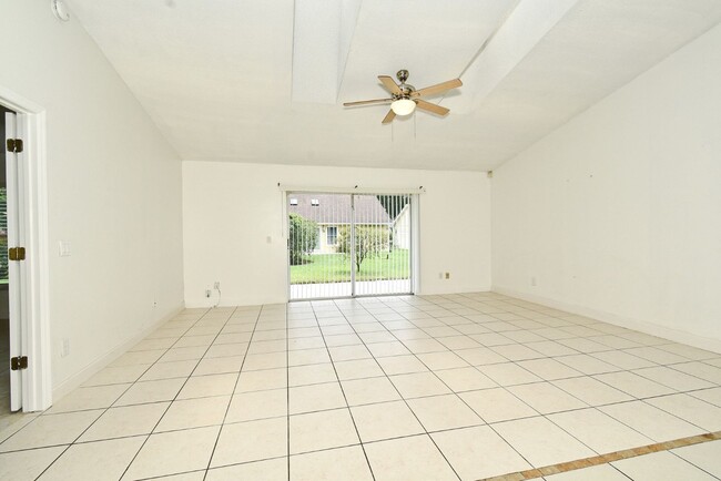 Building Photo - 1,850 Sq Ft 3-Bed, 2-Bath Orlando Home – Lawn Care Included & Fully Updated!