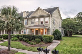 Building Photo - Fully Furnished: Stunning 3 - Bedroom 2.5 - Bath Townhome - Mt. Pleasant, SC