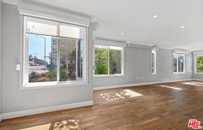 Building Photo - 1283 Havenhurst Dr