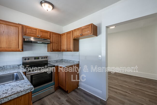 Building Photo - 406 Paines Ave NW