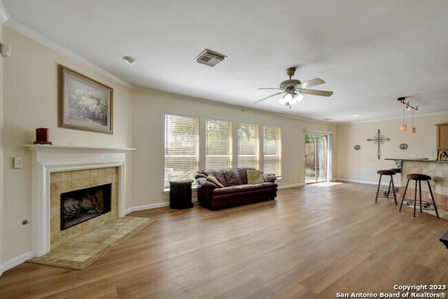 Building Photo - Braun and 1604 Area in Greenbriar gated community