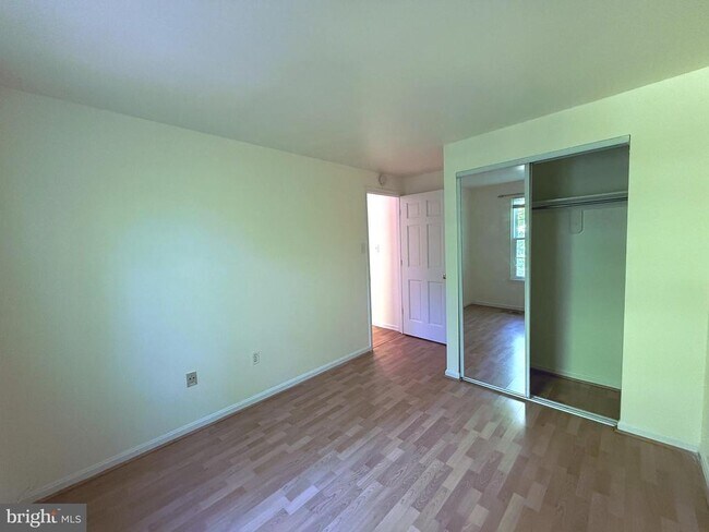 Building Photo - 11 Wimbledon Ct
