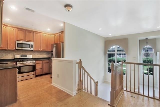 Building Photo - 268 Roslyn Ct