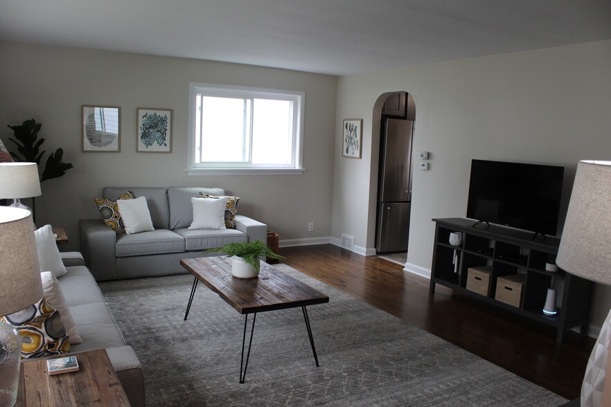 Building Photo - 1130 W 35th St