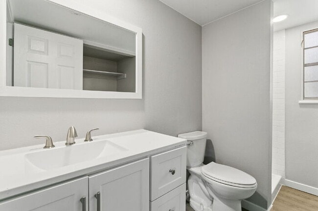 Building Photo - Freshly Renovated 4-Bedroom Home with Over...