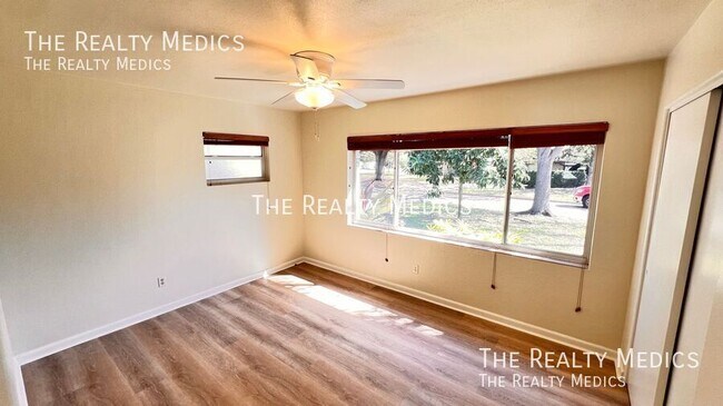 Building Photo - 1516 Dove Dr