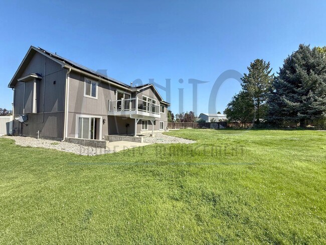 Building Photo - Sprawling Mead Home