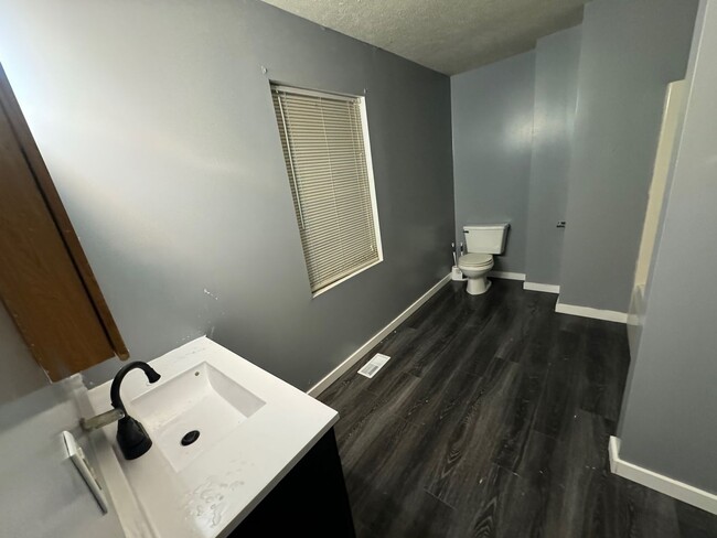 Building Photo - Newly remodeled 2 Bedroom Duplex