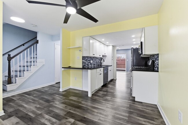 Building Photo - Lovely 3 BR/1.5 BA Townhome in Glen Burnie!