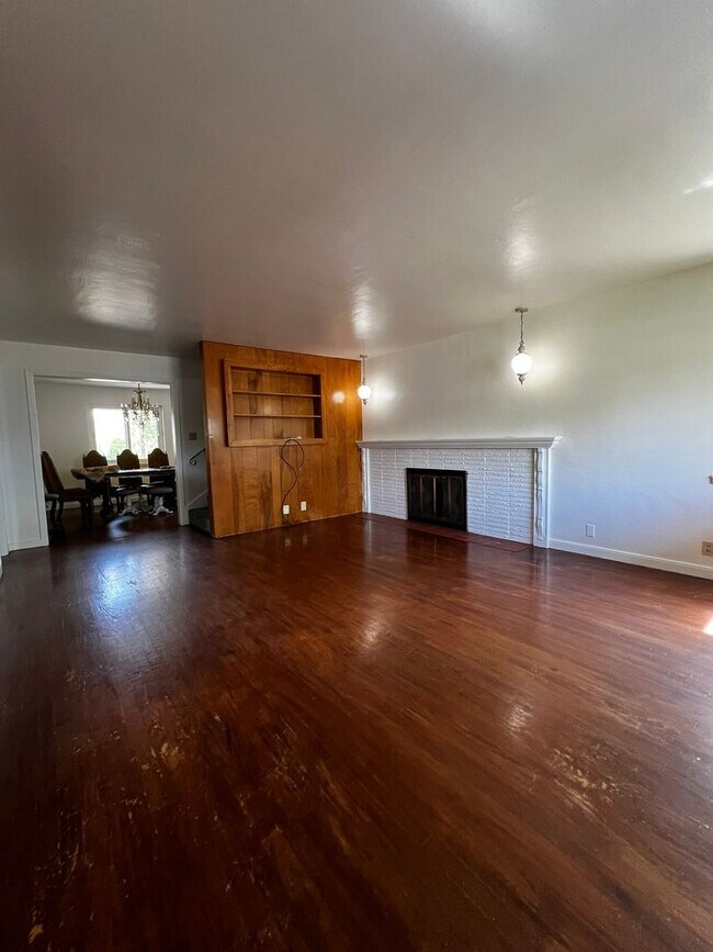Building Photo - 808 Helvetia Ave
