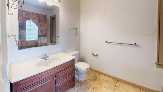 Building Photo - 205 3rd Ave NE
