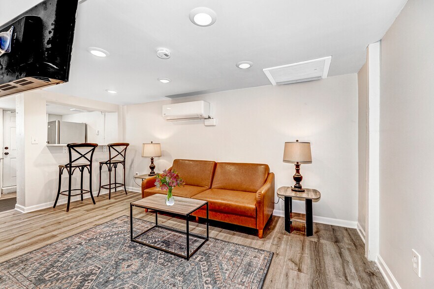 Terrific entertaining space! - 2339 3rd St NE