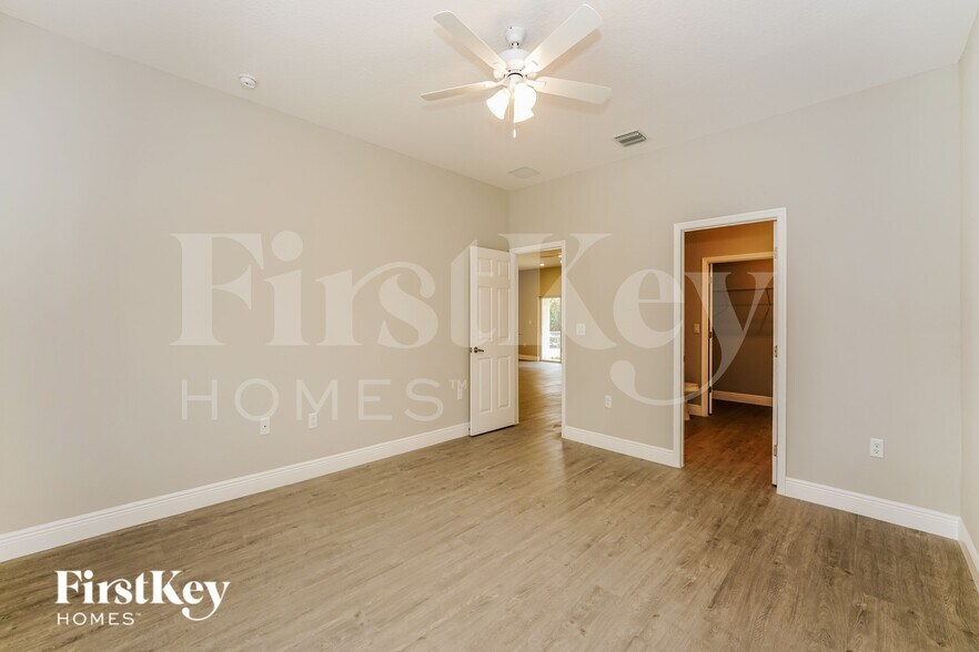 Building Photo - 446 Reading St SE