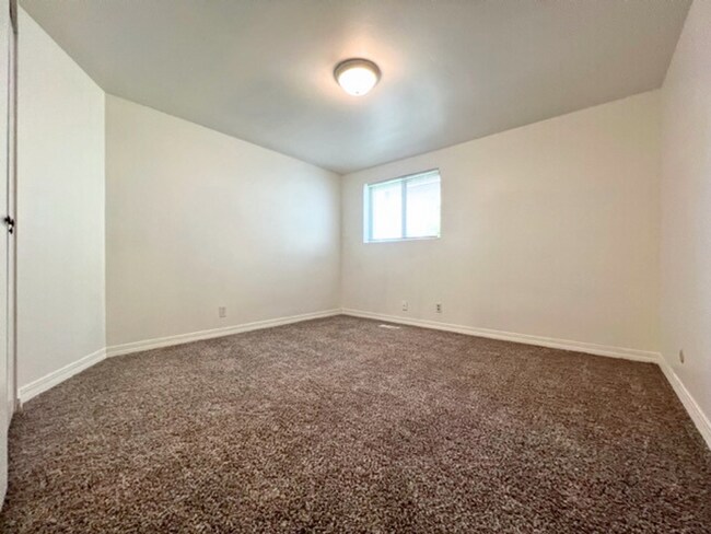 Building Photo - 3006 Bella~Great North End Home!