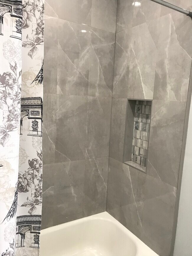 Modern, sleek tile in bathroom! - 10500 Hayvenhurst Ave