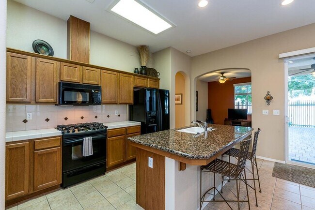 Building Photo - Updated North Clovis 3/2