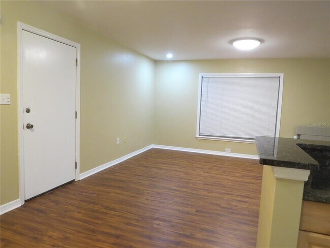 Building Photo - 136 America St