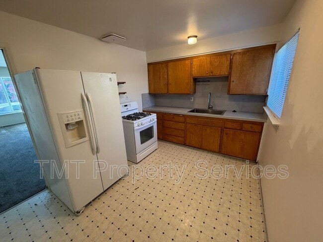 Building Photo - 2431 33rd St