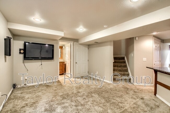 Building Photo - 13460 Vine St