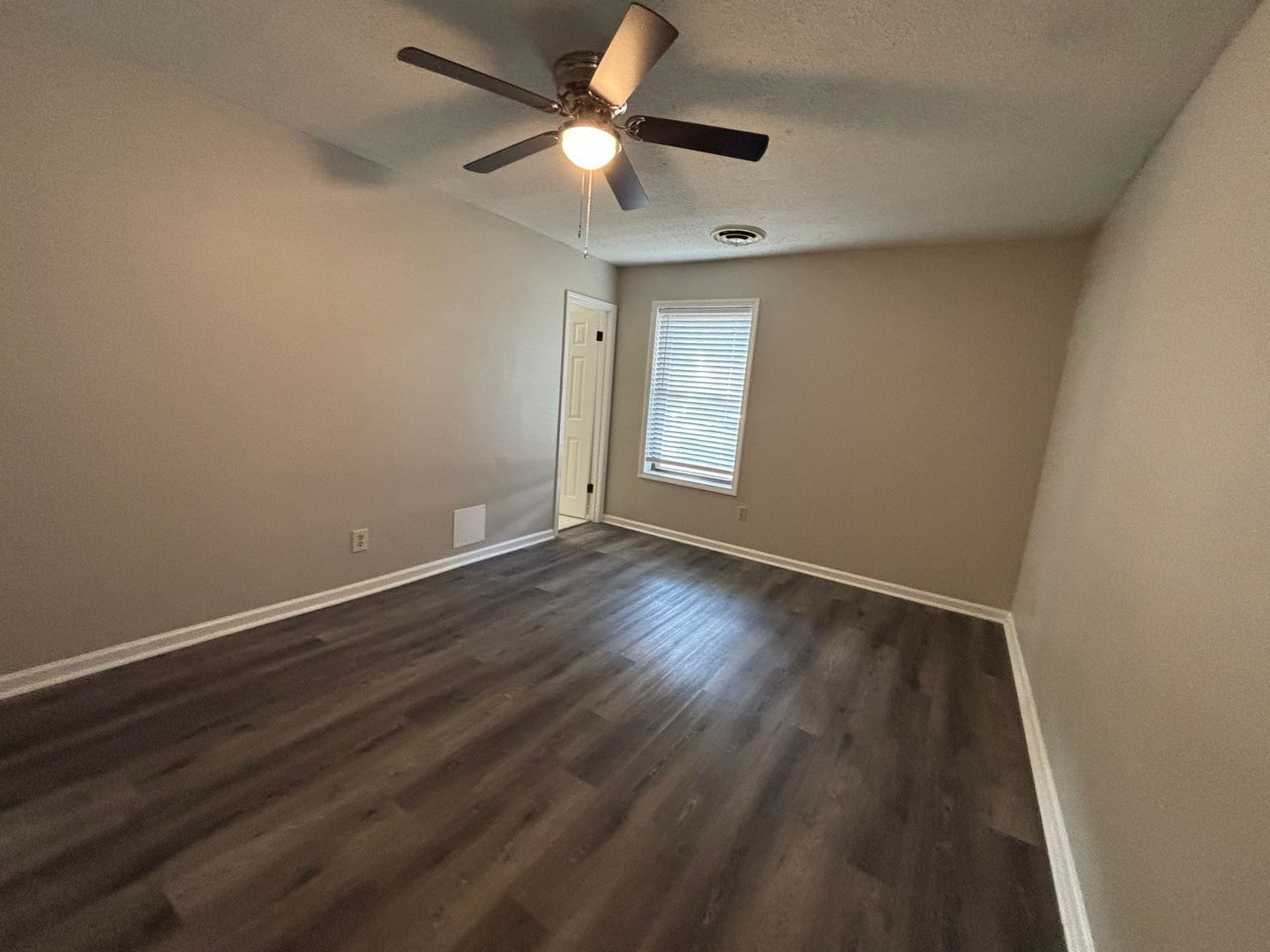 Building Photo - 3104 Ingleside Dr