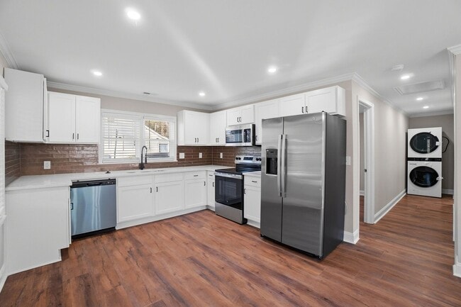 Building Photo - 930 Bond Ave