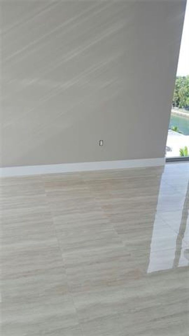 Building Photo - 9940 W Bay Harbor Dr