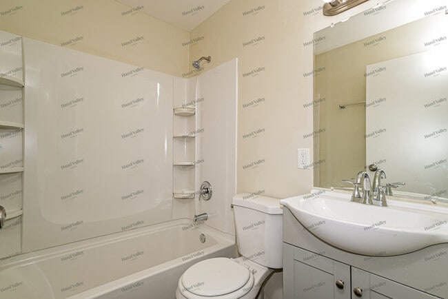 Building Photo - 2359 Hallwood Dr