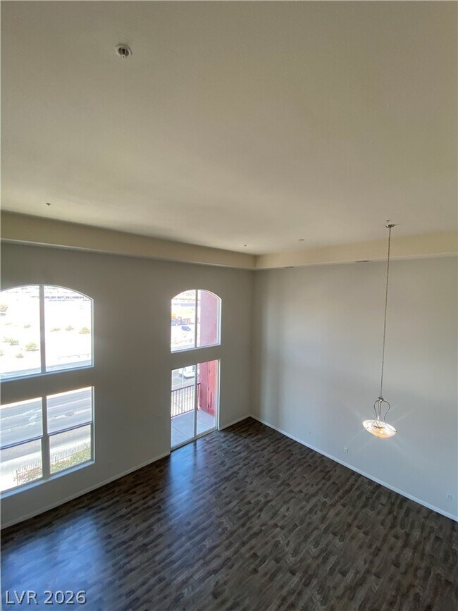 Building Photo - 20 E Serene Ave