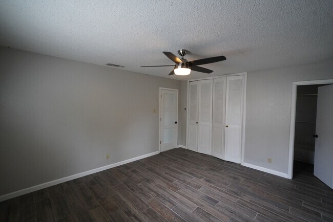 Building Photo - Updated home in established Schertz Neighb...