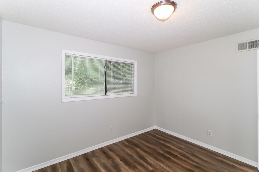 Building Photo - 6150 Devon Cir