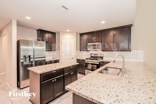 Building Photo - 8011 Carillon Way