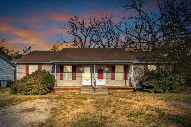 Building Photo - Affordable 2BR Ranch Duplex in N. Columbia — Move-In Special!