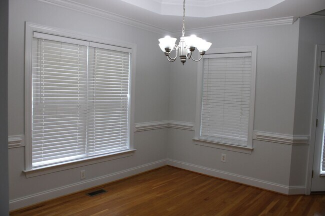 Building Photo - 3705 Warwick Pl