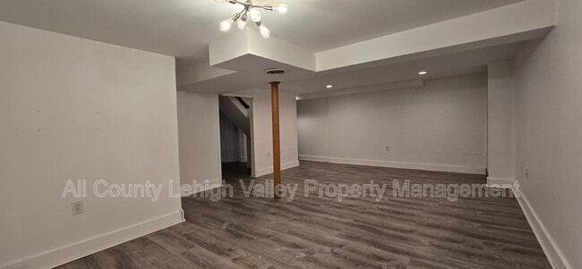 Building Photo - 1560 Riegel St