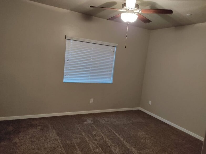 Building Photo - 87 E Jordan Ridge Blvd