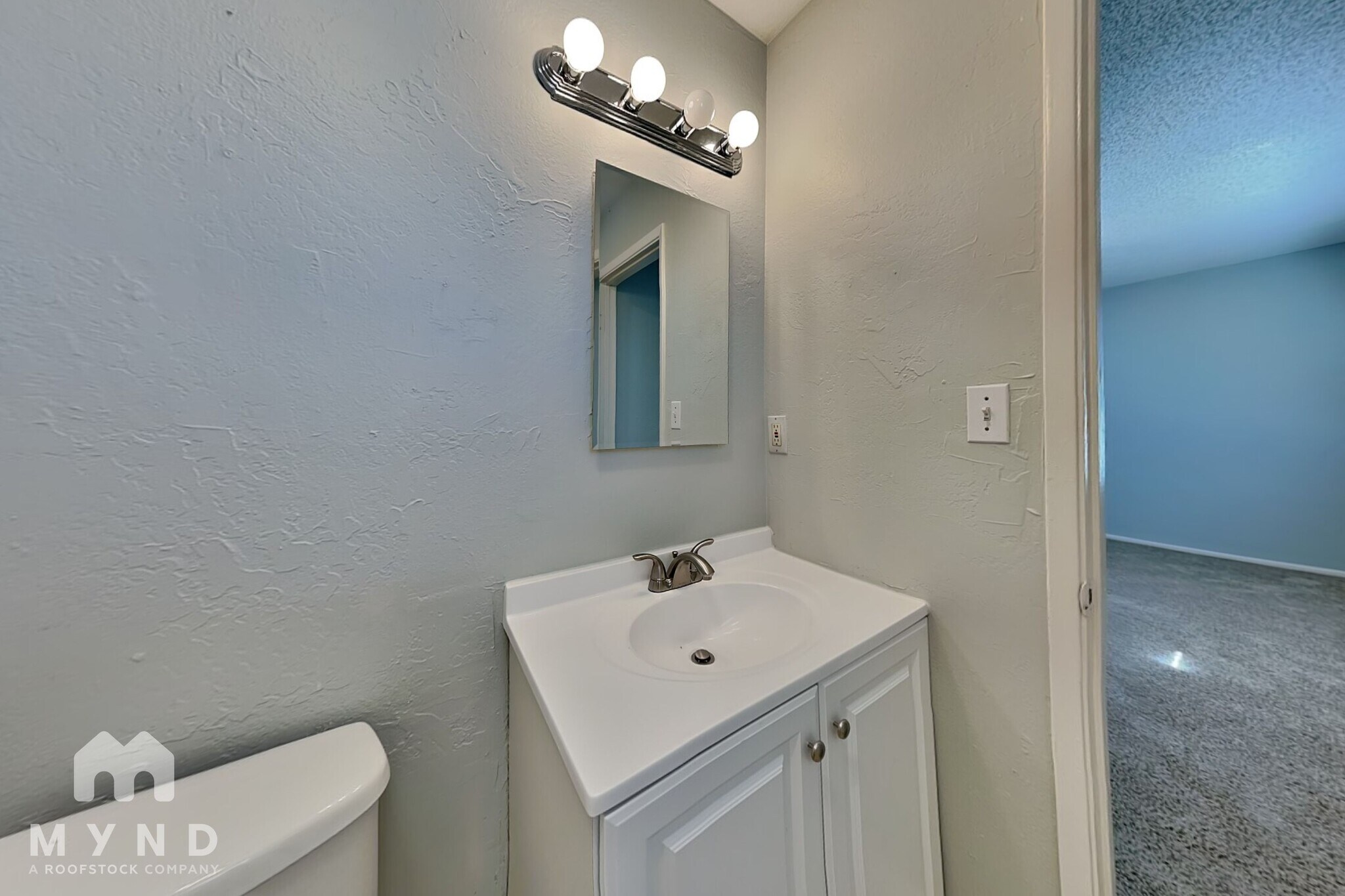 Building Photo - 10716 N Arapaho Dr