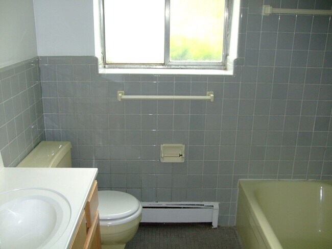 Building Photo - 539 Lowell Ave