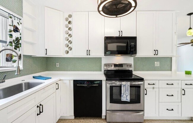 Building Photo - 549 Fairwind Dr