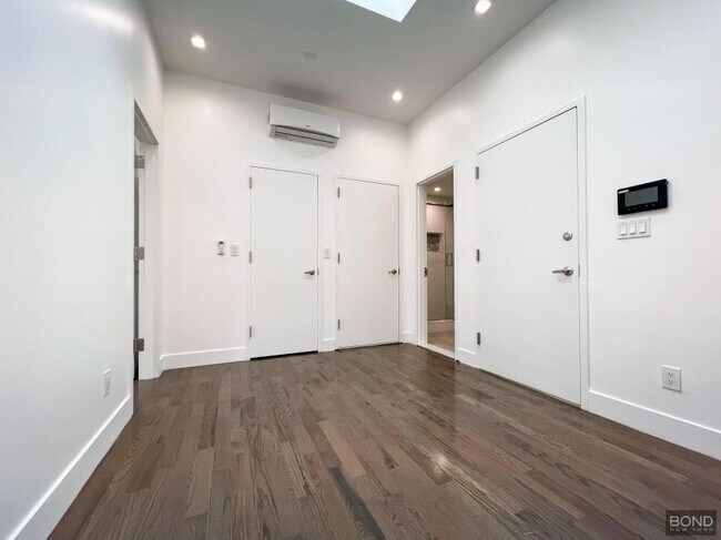 Building Photo - 2 bedroom in Brooklyn NY 11222