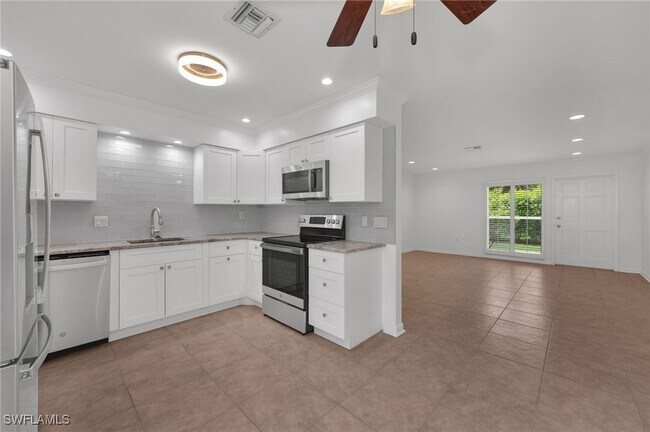 Building Photo - 167 Crown Dr