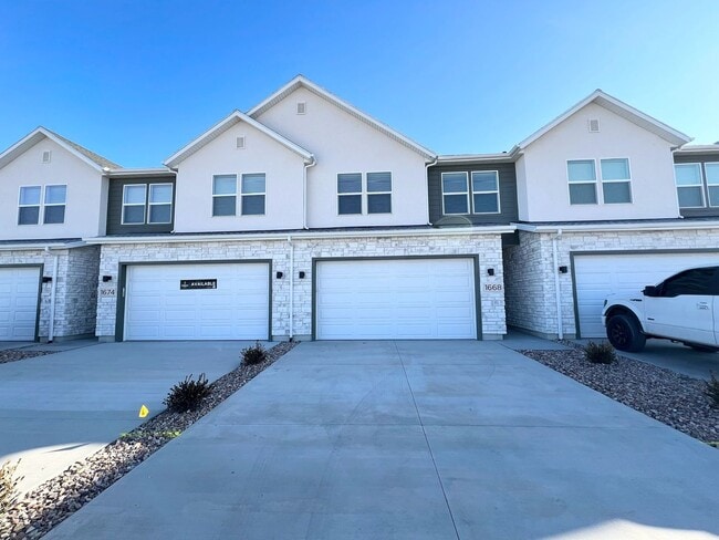 Primary Photo - 3 Bed/2.5 Bath Townhome in Salem!