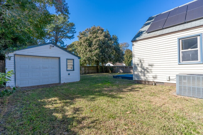 Building Photo - 7805 Ruthven Rd
