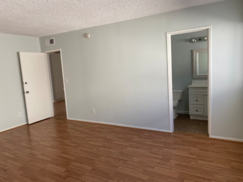 Building Photo - 5354 Lindley Ave