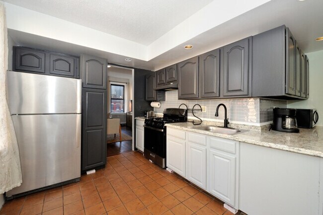 Building Photo - 400 W 47th St